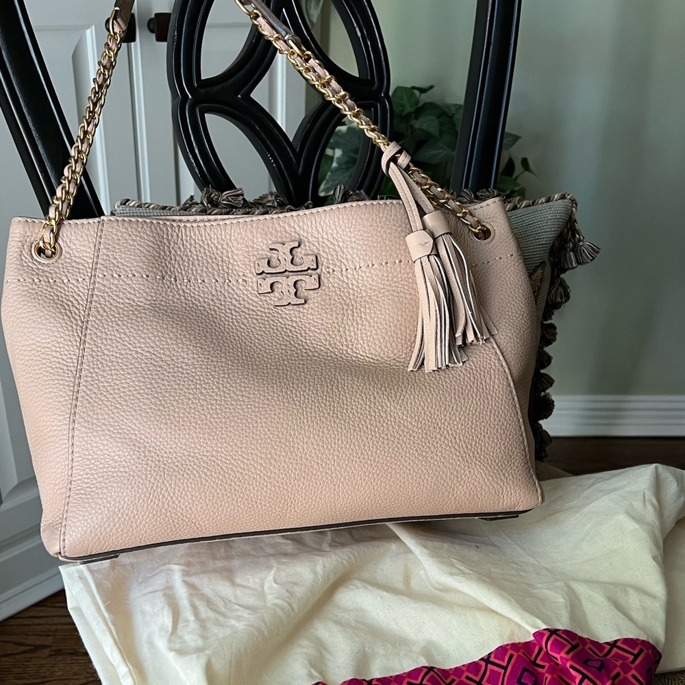 Price dropped!!Beautiful & stylish Tory Burch Tan leather shoulder bag - Picture 4 of 12